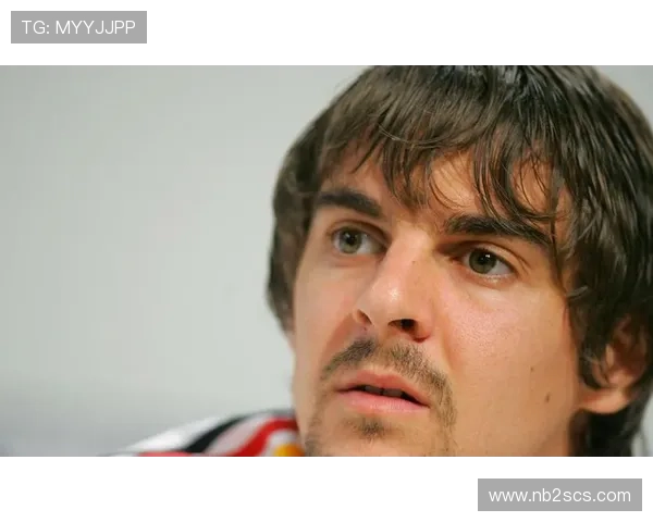 当今足坛风云人物：盘点现役最受欢迎的足球明星与他们的传奇故事